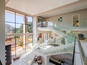 Luxury Umhlanga Villa, 5 en-suite bedrooms & Pool